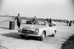 Impressionen vom Flugplatzrennen Wien-Aspern 1957. Foto: Erwin Jelinek / Technisches Museum Wien