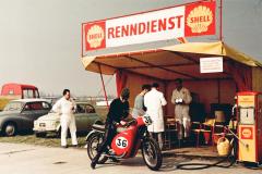Impressionen vom Flugplatzrennen Wien-Aspern 1964. Foto: Arthur Fenzlau / Technisches Museum Wien