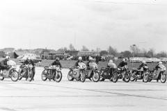 Impressionen vom Flugplatzrennen Wien-Aspern 1966. Foto: Arthur Fenzlau / Technisches Museum Wien