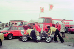Impressionen vom Flugplatzrennen Wien-Aspern 1975. Foto: Arthur Fenzlau / Technisches Museum Wien