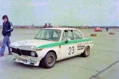 Impressionen vom Flugplatzrennen Wien-Aspern 1975. Foto: Arthur Fenzlau / Technisches Museum Wien