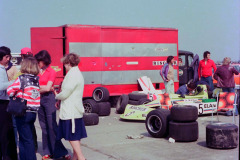 Impressionen vom Flugplatzrennen Wien-Aspern 1976. Foto: Arthur Fenzlau / Technisches Museum Wien