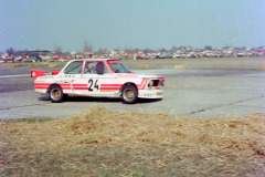 Impressionen vom Flugplatzrennen Wien-Aspern 1976. Foto: Arthur Fenzlau / Technisches Museum Wien